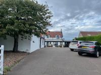 Golfers dream Guest suite with onsite golf studio available for booking by guests - B&B Strathkinness