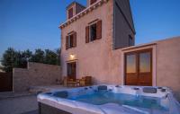 Villa on Biševo - transfer and car included, 5 min to the sea - Ferienwohnung
