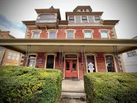 Historic, Stylish Getaway 2 blocks from Waterfront - B&B