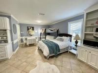 Beautiful traditional home*Modern updates*Guest suite B - B&B