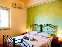 Deluxe Double Room (1 adult + 2 children)