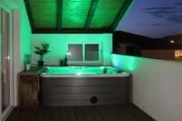 Luxury Apartments Monika near the sea with private parking - B&B Bibinje