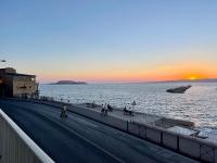 B&B Marseille - Splendid sea front Villa apartment TOP Location - Bed and Breakfast Marseille