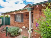 Adorable-secure 3 bedroom holiday home with Pool around the corner from The Miners Rest. - Chambres d’hôtes Kalgoorlie