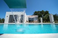 Luxury Villa Vivian Heated Private Swimming Pool & Jacuzzi near the beach of Georgioupoli - Chambres d'hôtes Georgioupolis
