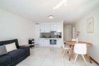 Minusio Apartment by Quokka 360 - bright and modern flat with balcony - B&B Minusio
