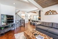 Chamonix 24 is a 2bed plus loft 3 bath Upgraded Canyon Ldge Nearly Ski in Ski Out Sleeps 8 - B&B
