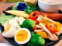 Feather and Flowers Homestay - B&B Huaren