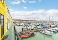 On the Water 4 with Free Parking By My Getaways - B&B