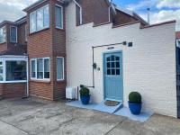 Self-contained, Framlingham Snug, Private Parking, no cooking facilities - B&B