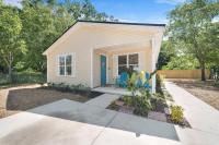 NEW Modern Bungalow Close to Downtown! Fully Fenced Yard - Ferienwohnung Saint Augustine