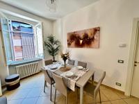 Divina Luxury Apartment in the Center of Como, Near Lake Como - Chambres d'hôtes Côme