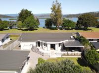 The Great Escape, Luxury Waterfront, HotTub - Bed and Breakfast Whitianga