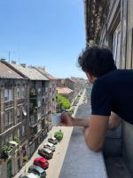 Sunny, Airy, Artsy & Authentic Loft with Balcony - Ferienwohnung Budapest