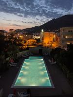 YOUR CHOICE - Bed and Breakfast Bar