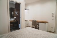 Habitación con cama extragrande.