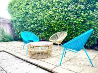 NEW! Luxury YELLOW HOUSE Bright Modern Detatched Home with PRIVATE PARKING, NETFLIX Close Luton, M1, and AIRPORT Ideal for Families, Professionals, Consultants, LONGER STAY OPTIONS - Chambres d'hôtes Caddington