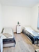 Tweepersoonskamer met 2 Aparte Bedden en Eigen Externe Badkamer