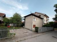Peaceful and spacious apartment with free parking - B&B