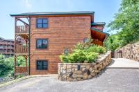 Gatlinburg Cabin with Private Hot Tub by Staycating - B&B