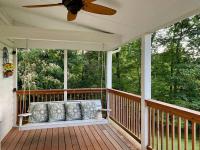 B&B Martinsville - Beautiful 2 BR 1 BA Cabin in Blue Ridge Mountains: The Little White House - Bed and Breakfast Martinsville