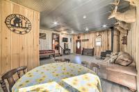 B&B New Concord - Charming New Concord Cabin on 50-Acre Farm! - Bed and Breakfast New Concord