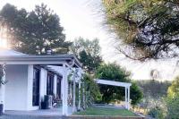 The Pine Tree Cottage - Charming cottage close to Canberra - Ferienwohnung
