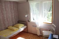 Chambre Simple avec Toilettes et Douche Communes