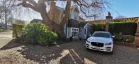 The Saddlery Holiday Cottage - Near Wolds And Coast - Bed and Breakfast