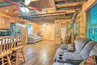 Peaceful Decatur Cabin with Grill and Fire Pit! - B&B Decatur