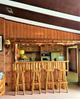 B&B Wiarton - Somewhere In Time - RETRO SPACIOUS COTTAGE with PRIVATE SANDY BEACH - Bed and Breakfast Wiarton