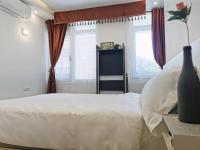 B&B Badalona - Barcelona CoronaHostal - Bed and Breakfast Badalona