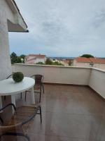 Apartamento de 2 dormitorios con terraza y vistas al mar (4 adultos)