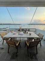 Chrysa's Dream - Dreamy Sea View at Spacious 3BR Apt in Porto Cheli - B&B