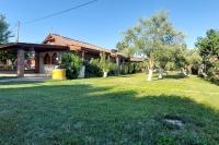 HOLIDAY HOME - B&B Mesimvría