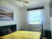 Apartment with Mountain View