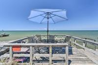 Hilton Lake Getaway with Over-the-Water Deck! - Bed and Breakfast