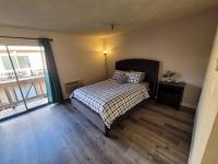 B&B Los Ángeles - (C20) Large & Cozy Unit - Bed and Breakfast Los Ángeles