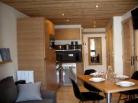 Appartement Rénové 4 pers · Proche Pistes · Balcon Sud-Ouest · WiFi Gratuit · 4 Flocons Or - FR-1-344-893 - B&B