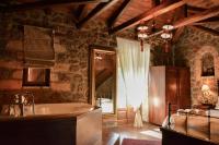 Luxury Suite with Spa Bath and Fireplace