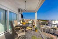 Brodarica Apartment Near the Beach - Spacious 2-Bedroom Penthouse with Large Terrace - Ferienwohnung