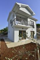 Boka horizont- villa with shared pool - B&B
