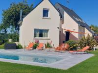 Maison Spacieuse et lumineuse avec piscine privée et chauffée - B&B