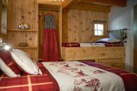 Habitación Triple con vistas a la montaña