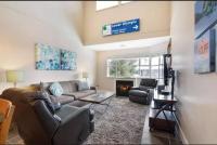 Ski-in Ski-out at upper village next to Fairmount Hotel In Whistler - B&B Whistler