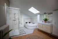 King Room with Spa Bath