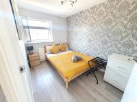 Beautiful Character Home, Parking Garden WiFi Self Check-in - B&B