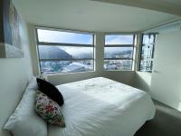 Oxleys 502 two bedroom waterfront apartment (sleeps 4)