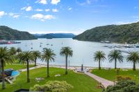 Quay # 3 waterfront Three Bedroom apartment (sleeps 8)