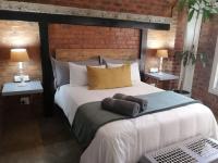 B&B Pretoria - Wild Olive Cottage in Hartbeespoort - Bed and Breakfast Pretoria